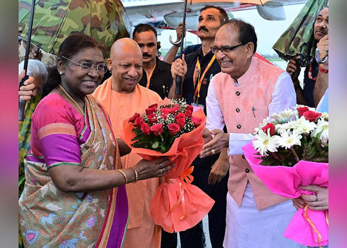 राष्ट्रपति द्रौपदी मुर्मु का यूपी दौरा शुरू, दीक्षांत समारोह में शामिल होकर आयुष विश्वविद्यालय का किया उद्घाटन