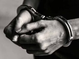 पुलिस बनकर लूटी 31 लाख की रकम, बेंगलुरु से 8 आरोपी गिरफ्तार