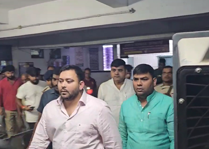 तेजस्वी यादव के काफिले को ट्रक ने मारी टक्कर, बाल-बाल बचे नेता, 3 सुरक्षाकर्मी घायल