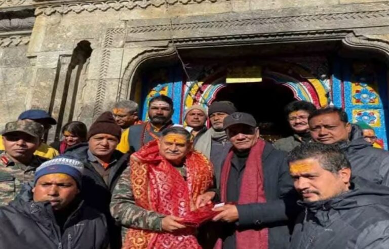 थलसेना अध्यक्ष उपेंद्र द्विवेदी पहुंचे केदारनाथ धाम, पूजा अर्चना कर किया जलाभिषेक