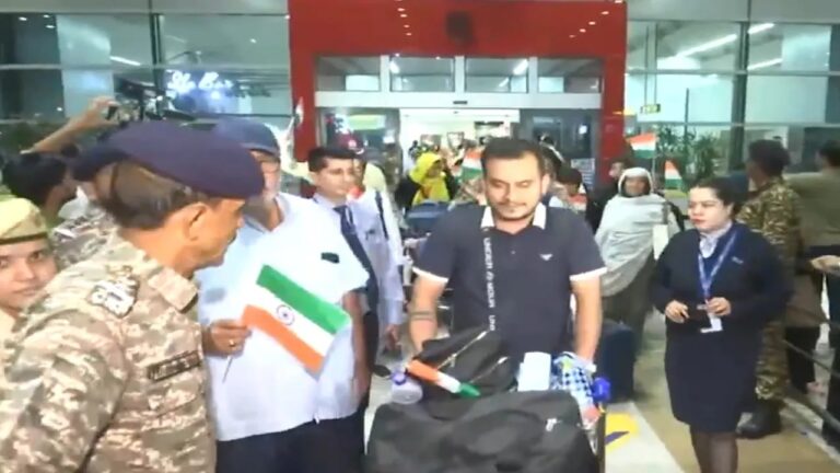ईरान से दिल्ली पहुंचा 290 भारतीय छात्रों का दूसरा समूह