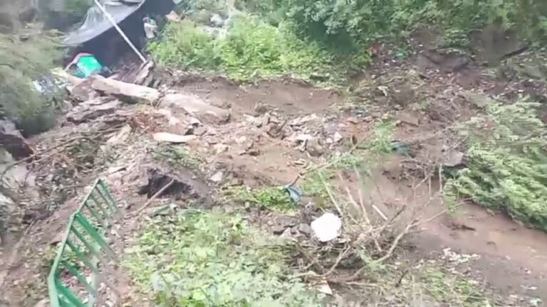 उत्तरकाशी: यमुनोत्री पैदल धाम मार्ग पर भूस्खलन, कई यात्री चपेट में