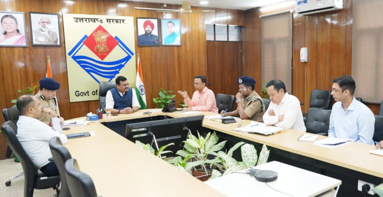 देहरादून: मुख्य सचिव ने ली प्रदेश के धार्मिक स्थलों की सुरक्षा व्यवस्थाओं को लेकर वरिष्ठ अधिकारियों के साथ बैठक