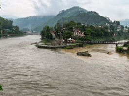 हिमाचल-उत्तराखंड में बादल फटने और भूस्खलन से तबाही, चारधाम यात्रा रुकी, स्कूल बंद