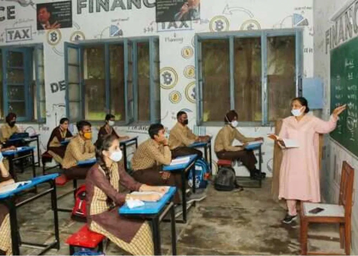 उत्तराखंड में आज से स्कूल तो खुले, पर खतरे के साए में पढ़ाई! 942 स्कूल भवन जर्जर हालत में, हादसों का बढ़ा डर