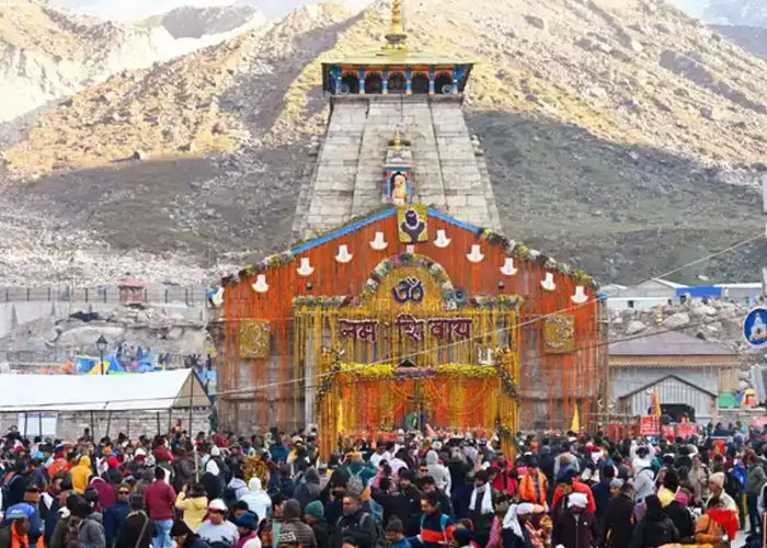 उत्तराखंड में फंसे महाराष्ट्र के सैकड़ों श्रद्धालु, राज्य सरकार ने सभी की सुरक्षित वापसी के दिए निर्देश