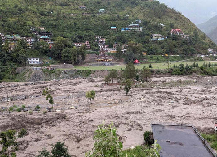 हिमाचल में बारिश का कहर: मंडी में बादल फटने से 34 लापता, रेस्क्यू ऑपरेशन जारी
