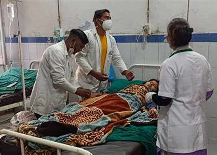 गुजरात के स्कूल में भोजन बना ज़हर! फूड पॉइज़निंग से 60 बच्चे बीमार, मचा हड़कंप