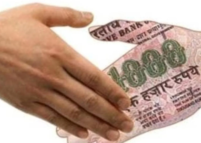 मथुरा: रिश्वत लेते पकड़ा गया यूपी पुलिसकर्मी, ₹50,000 की मांग पर हुआ रंगेहाथ गिरफ्तार, तुरंत निलंबित