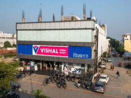 करोल बाग स्थित विशाल मेगा मार्ट में आग, लिफ्ट में मिला युवक का शव — मॉल में मची अफरातफरी