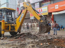 वाराणसी: सीएम से सम्मानित चाट विक्रेता राजू अब ठेला हटने के बाद भीख मांगने को मजबूर