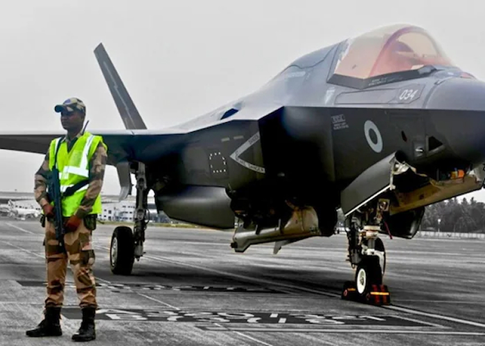 केरल में फंसे ब्रिटिश F-35 जेट की मरम्मत या वापसी? विशेषज्ञों की टीम कल करेगी फैसला