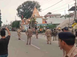 ऋषिकेश में नाबालिग की संदिग्ध मौत पर बवाल, सड़क जाम और पथराव, पुलिस ने लाठियां भांजकर हालात संभाले