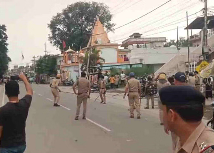 ऋषिकेश में नाबालिग की संदिग्ध मौत पर बवाल, सड़क जाम और पथराव, पुलिस ने लाठियां भांजकर हालात संभाले