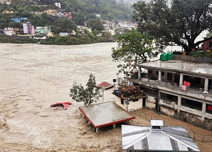 उत्तराखंड में बाढ़ का खतरा मंडराया: 74 सड़कों पर लगा ब्रेक, जिलाधिकारियों को अलर्ट लेटर जारी