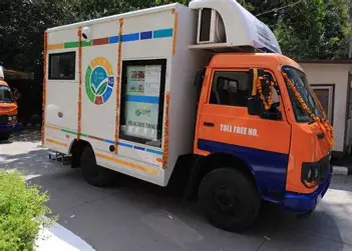 कांवड़ यात्रा से पहले सड़कों पर उतरी FSDA की मोबाइल फूड टेस्टिंग वैन, खाने की गुणवत्ता पर रहेगी पैनी नजर