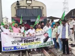 बिहार में मतदाता सूची विवाद: INDIA ब्लॉक का सड़क से संसद तक जोरदार प्रदर्शन, ट्रेनें रुकीं, रास्ते जाम