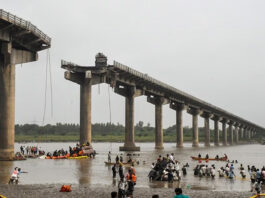 वडोदरा ब्रिज हादसे के बाद बड़ी कार्रवाई: 4 इंजीनियर सस्पेंड, सभी पुराने पुलों के निरीक्षण के आदेश