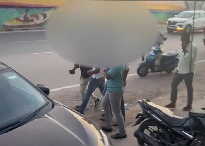 हैदराबाद IT हब में गांजा खरीदते पकड़े गए 14 लोग, 4 साल के बच्चे संग पहुंचा जोड़ा भी शामिल