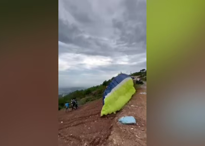 धर्मशाला में पैराग्लाइडिंग हादसा: गुजरात के 25 वर्षीय पर्यटक की मौत, अनधिकृत साइट से हुआ था टेकऑफ