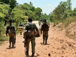 झारखंड में मुठभेड़: दो माओवादी ढेर, कोबरा कमांडो शहीद, जंगलों में सर्च ऑपरेशन जारी