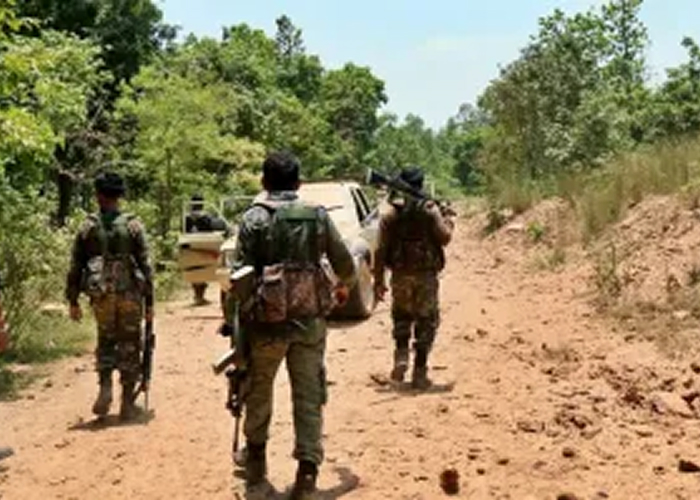 झारखंड में मुठभेड़: दो माओवादी ढेर, कोबरा कमांडो शहीद, जंगलों में सर्च ऑपरेशन जारी