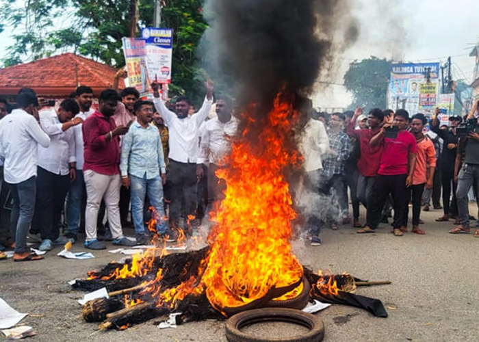 ओडिशा आत्मदाह मामला: छात्रा की मौत के बाद खुली साजिश की परतें, सख्त रवैये पर ट्रांसफर की थी सिफारिश