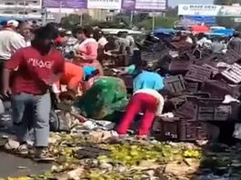 देहरादून में आमों से भरा ट्रक पलटा, सड़क पर मचा ‘फ्री आम’ का हंगामा