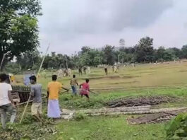 गोलपाड़ा में अतिक्रमण हटाने गई पुलिस पर पथराव और फायरिंग, एक की मौत, क्षेत्र में तनाव