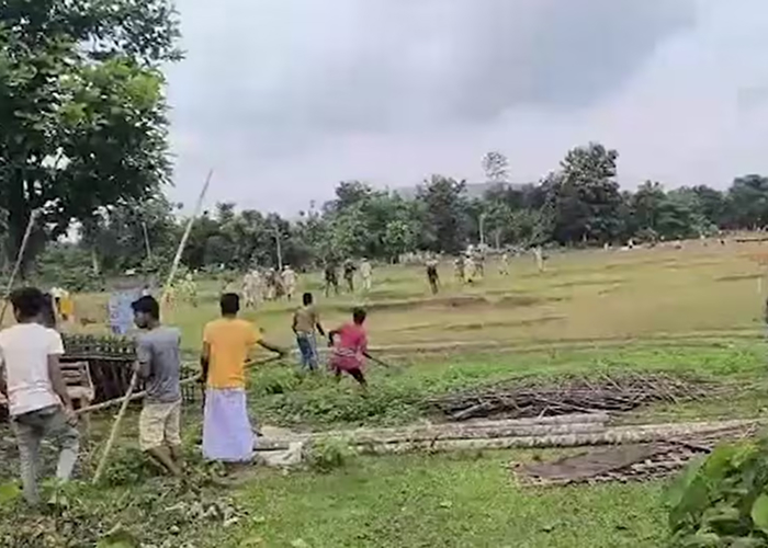 गोलपाड़ा में अतिक्रमण हटाने गई पुलिस पर पथराव और फायरिंग, एक की मौत, क्षेत्र में तनाव