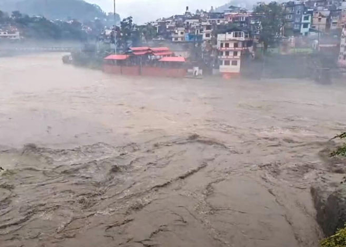 हिमाचल में बारिश का कहर: 109 लोगों की मौत, 226 सड़कें बंद, जनजीवन अस्त-व्यस्त
