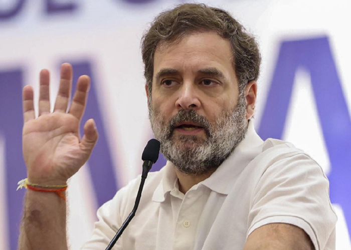 चुनाव आयोग पर राहुल गांधी का तीखा वार: '60-65 की उम्र के लोग अचानक बन रहे मतदाता, ECI की साजिश बेनकाब की