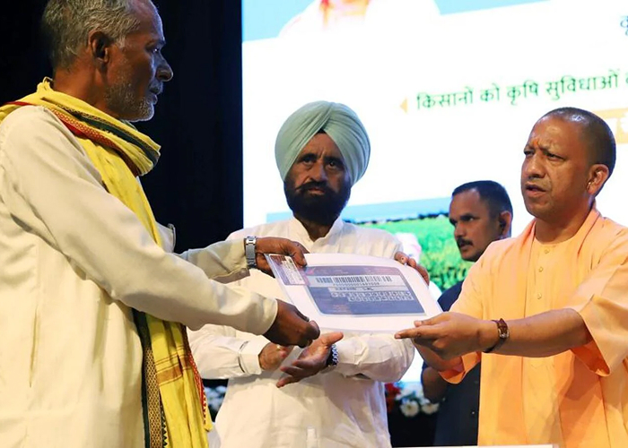 योगी सरकार का तोहफ़ा: यूपी में कृषि श्रमिकों को हर महीने मिलेंगे ₹6552, खुशहाल जीवन की ओर बड़ा कदम