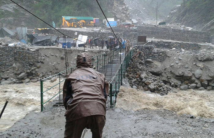 उत्तराखंड आपदा: केदारनाथ यात्रा ठप, श्रीनगर में जलप्रलय, यमुनोत्री में भूधंसाव से श्रद्धालु फंसे