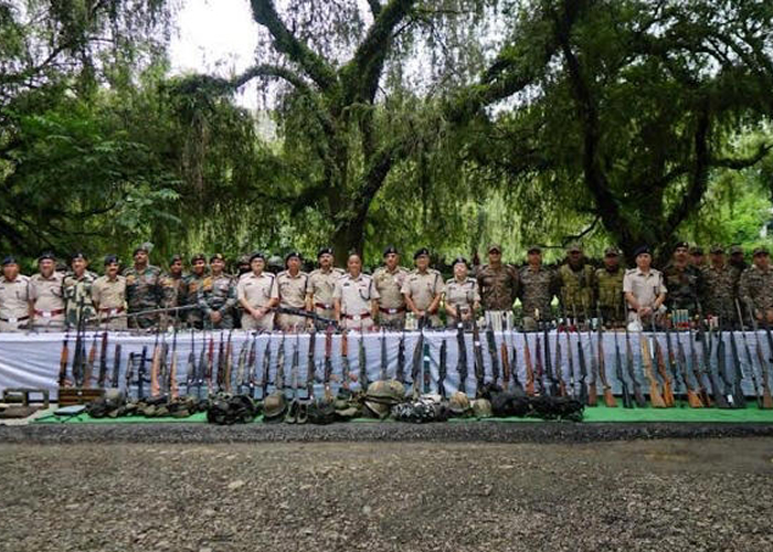 मणिपुर में बड़ी कार्रवाई: कई जिलों में छापेमारी के दौरान 90 बंदूकें, गोलियां और ग्रेनेड बरामद