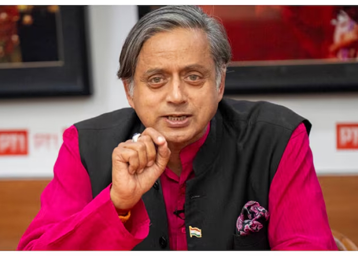 'मौन व्रत वालों' में नाम नहीं देखकर हंसे शशि थरूर, बोले – मैं तो संसद में जमकर बोलता हूं!
