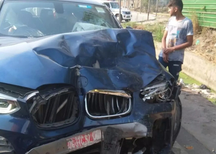 नोएडा BMW हादसा: 5 साल की भतीजी की मौके पर मौत, चाचा ने दो दिन कोमा में बिताने के बाद तोड़ा दम