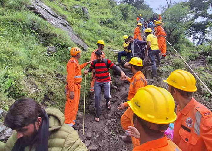 केदारनाथ यात्रा 2025: एनडीआरएफ-एसडीआरएफ ने बचाई 800 श्रद्धालुओं की जान, 200 ने किए सुरक्षित दर्शन