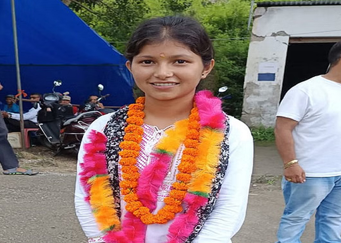उत्तराखंड पंचायत चुनाव: अल्मोड़ा में 21 साल की निकिता ने रचा इतिहास, बनीं सबसे युवा बीडीसी सदस्य