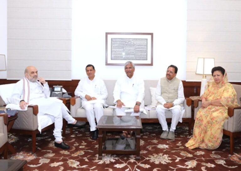 एलयूसीसी चिट फंड घोटाले को लेकर अजय भट्ट समेत चार सांसद ने की                                                                                                                                                                                                                                                                                                                                                                                                                                                                                                                                                                                                                                                                                                                                                                                                                                                                                                                                                                                                                                                                                                                                                                                                                                                                                                अमित शाह से मुलाकात