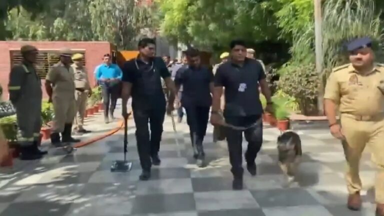 दिल्ली के 20 से ज्यादा स्कूल को मिली बम से उड़ाने के धमकी, पुलिस जांच में जुटी