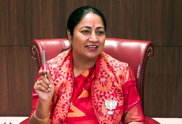 रेखा सरकार का बड़ा फैसला, अब दिल्ली में ये महिलाएं नहीं कर पाएंगी मुफ्त फ्री यात्रा