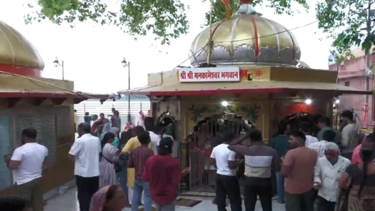 भगवान शिव को समर्पित सावन का महीना शुरू, देशभर के मंदिरों में गूंजने लगे बम-बम भोले के जयकारों