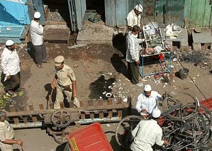 मालेगांव ब्लास्ट केस में बड़ा खुलासा: ATS अधिकारी पर सबूत गढ़ने के आरोप, कोर्ट ने जांच के दिए आदेश