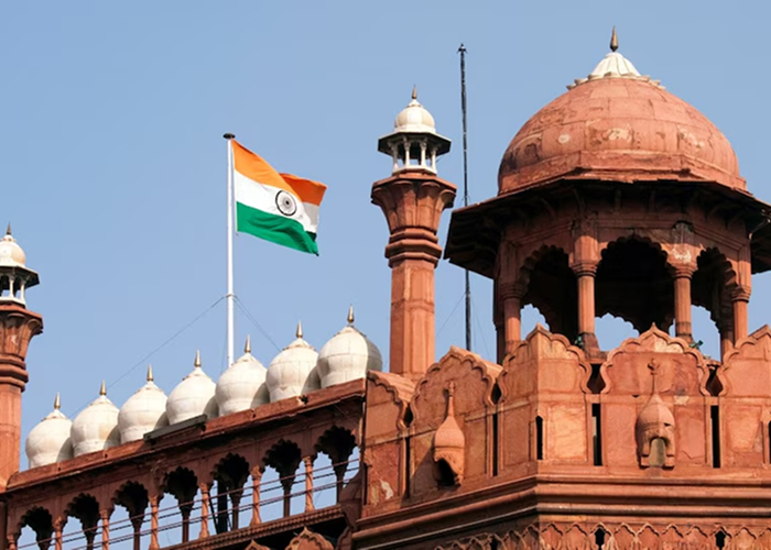 लाल किले की सुरक्षा में बड़ी चूक: डमी बम नहीं पकड़ पाए, 7 पुलिसकर्मी सस्पेंड