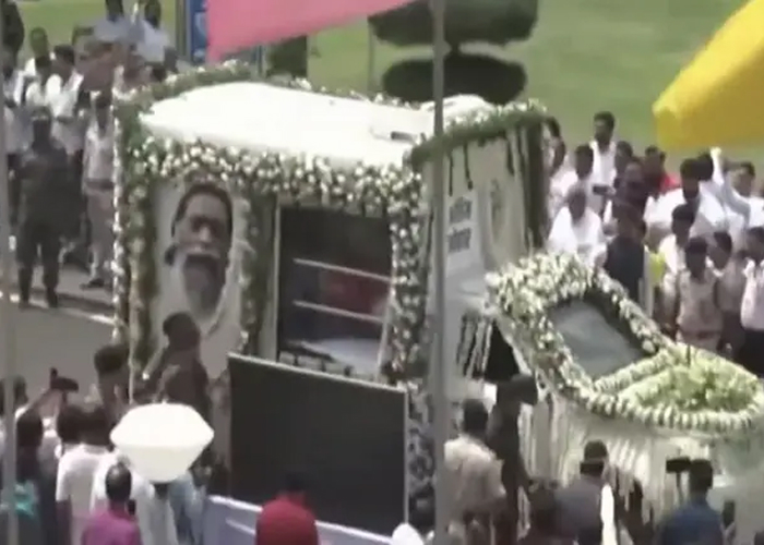 झारखंड के 'गुरुजी' को अंतिम विदाई: शिबू सोरेन की अंतिम यात्रा रांची से नेमरा के लिए रवाना, राजकीय सम्मान के साथ अंतिम संस्कार आज