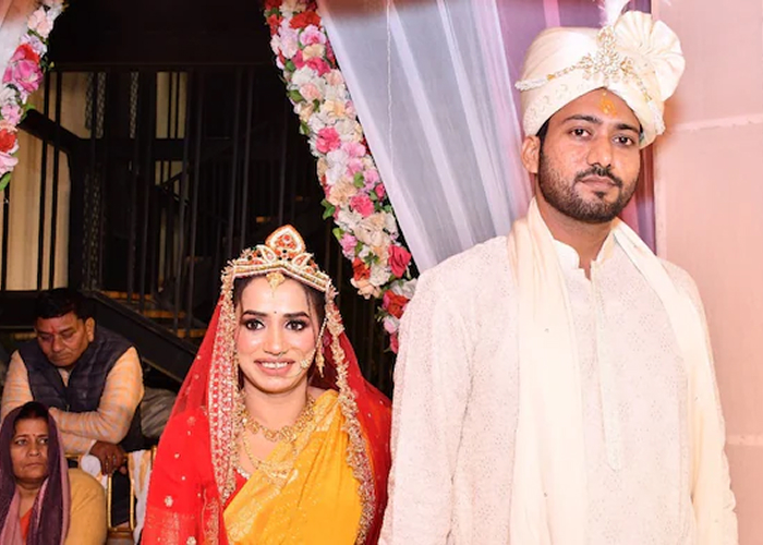 मेरचेंट नेवी अधिकारी की पत्नी संदिग्ध हालत में फंदे से लटकी मिली, परिवार ने लगाया हत्या और दहेज उत्पीड़न का आरोप