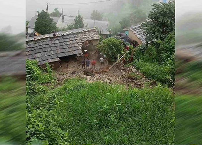 भूस्खलन से तबाही: पौड़ी के बुरासी गांव में पहाड़ दरका, मलबे में दबकर दो महिलाओं की मौत, कई मवेशियों की भी गई जान