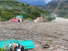 धराली आपदा: "15-20 लोग हमारे सामने दबे..." — चश्मदीद की आंखों देखी ने बताया तबाही का खौफनाक मंजर