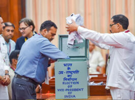 उपराष्ट्रपति की रेस शुरू: NDA ने दिखाई ताकत, INDIA गठबंधन ने भी कसी कमर – कौन होगा अगला उपराष्ट्रपति?
